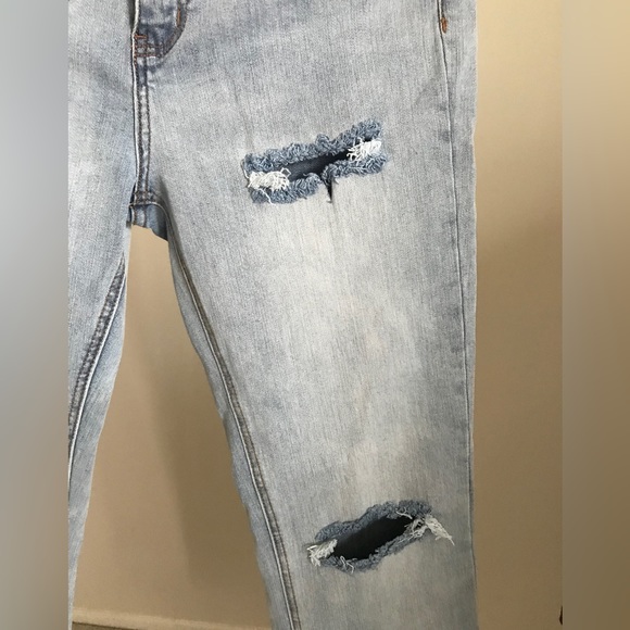 Pretty little thing Bleach light Wash Ripped Split Hem Jeans Women’s size 7/27 - Picture 4 of 10